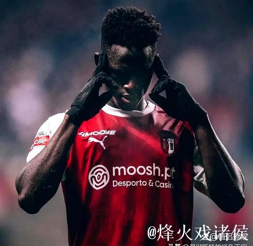 曼联通知5名边缘球员归队训练,但需与阿莫林及队友分开 曼联通知5名边缘球员归队训练,但需与阿莫林及队友分开