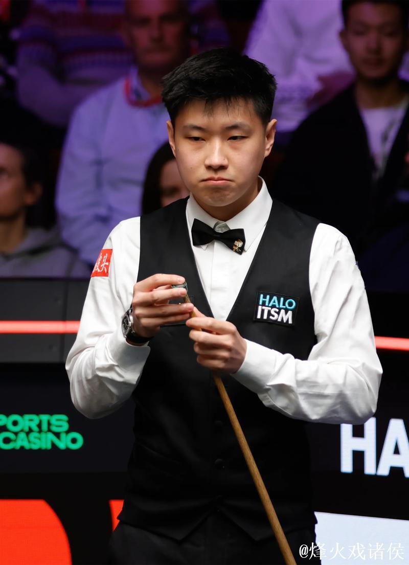 斯诺克英国公开赛:赵心童2-4不敌希金斯,无缘16强 斯诺克英国公开赛:赵心童2-4不敌希金斯,无缘16强